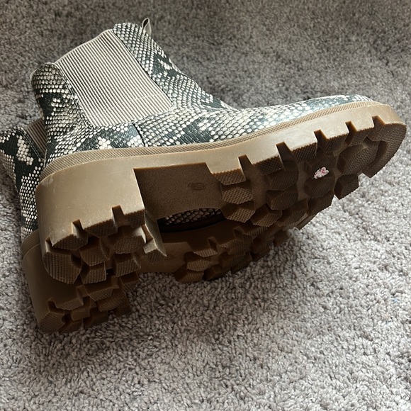 Universal Thread Snakeskin Chelsea Boots - Womens 10 - Picture 7 of 9